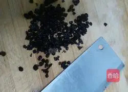 Illustration of how to make crispy blueberry cookies 3