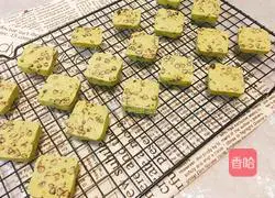 Illustration of how to make matcha honey bean biscuits 16