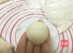 Illustration of how to make snow-skin mooncakes with pineapple filling 13
