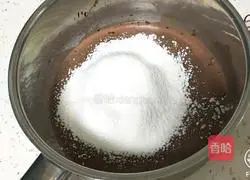 Illustration of how to make oil-free cocoa chiffon cake 4