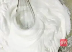 Illustration of how to make chive and meat floss cupcakes 2