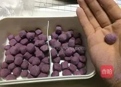 Illustration of how to make purple potato and taro balls 6