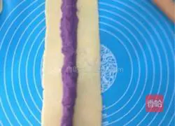 Illustration of how to make golden purple potato rolls 4