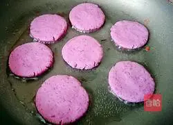 Fried purple potato cakes Practice illustration 5