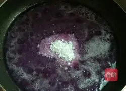 Illustration of how to make purple sweet potato and peanut filling 5