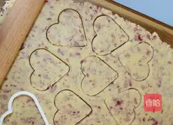 Illustration of how to make rose love cookies 7