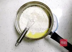 Illustration of how to make waffles for quick breakfast in one step 3