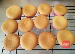 Illustration of making small cup cake 8
