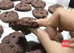 Illustration of how to make cocoa bean soft cookies 6