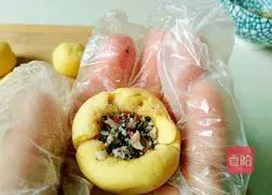 Illustration of how to make fried pumpkin balls 9