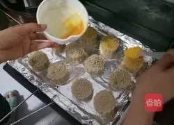 Illustration of making homemade bean paste mooncakes 4