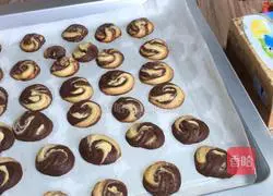 Illustration of making two-color butter cookies 12