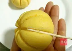 Illustration of how to make small pumpkin snacks 11