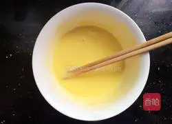 Illustration of how to make purple sweet potato egg rolls 4