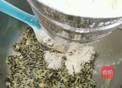 Illustration of making butter black sesame biscuits 5