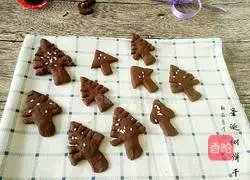 Illustration of how to make Christmas tree cookies 1