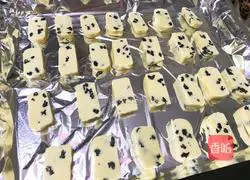 Illustration of how to make blueberry cookies 10