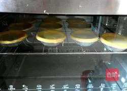 Illustration of how to make light cream Portuguese egg tart 11