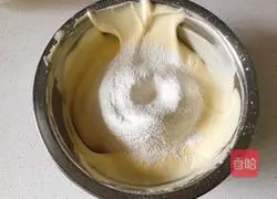 Illustration of how to make split egg sponge cake 12