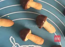 Illustration of how to make Caiguliang's small mushrooms 10
