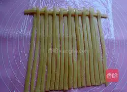 Illustration of how to make braided biscuits with strawberry jam filling 14