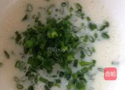 Illustration of how to make green onion thin biscuits 1