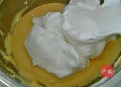 Illustration of how to make chiffon cake 18