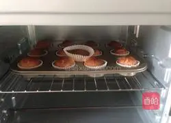 Illustration of how to make sponge cup cake 9