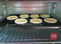 Illustration of how to make whole egg tarts 9