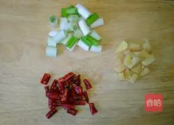 Illustration of how to make fried meat slices with walnuts 3