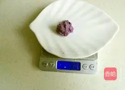 Illustration of how to make purple sweet potato balls 10