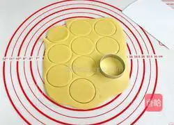 Illustration of how to make piggy cookies 8