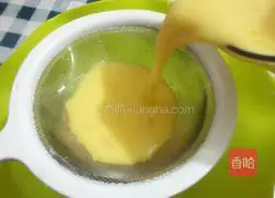 Illustration of how to make pumpkin steamed eggs 6