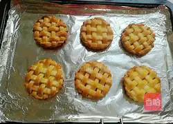 Illustration of how to make braided biscuits with strawberry jam filling 24