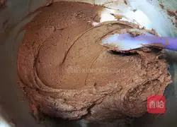 Illustration of how to make New Year's dessert - cream chocolate cookies 16
