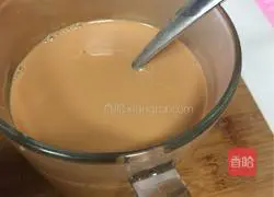 Illustration of how to make Hong Kong-style stocking milk tea 7