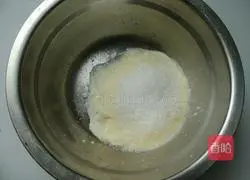 Illustration of how to make butter walnut cake 2