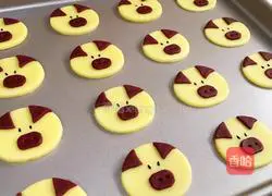 Illustration of how to make piggy cookies 11