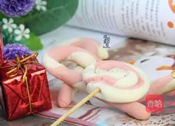  MerryChristmas teaches you how to make simple and quick Christmas crutches ﹠Illustration of how to make lollipop cookies 1