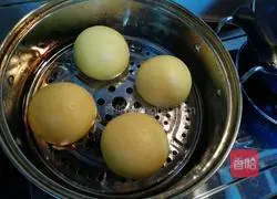 Illustration of how to make pumpkin steamed buns 4