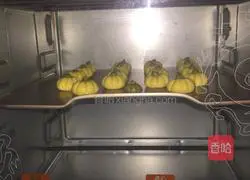 Illustration of how to make pumpkin cookies 16