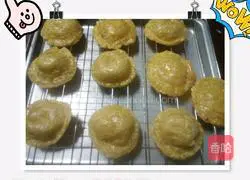 Illustration of how to make egg tart crust fruit pie 10