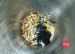 Illustration of how to make walnut and sesame paste 4
