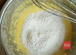 Illustration of how to make chiffon cake (eight inches) 4