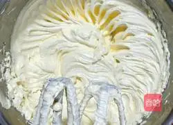 Illustration of how to make three-dimensional Christmas tree cookies 1