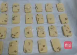 Illustration of how to make crushed raisin cookies 14