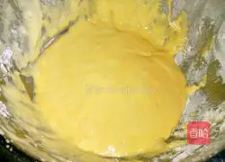 Illustration of how to make egg yolk biscuits 8