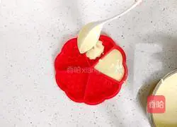 Illustration of how to make waffles for quick breakfast in one step 7