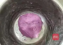 Illustration of how to make purple sweet potato sesame balls 3