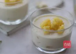 Illustration of how to make yogurt pineapple mousse cup 17